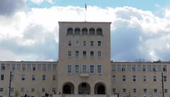 21 mijë maturantë garojnë në universitete, Xhelaj: 77% janë nxënës që mbaruan këtë vit