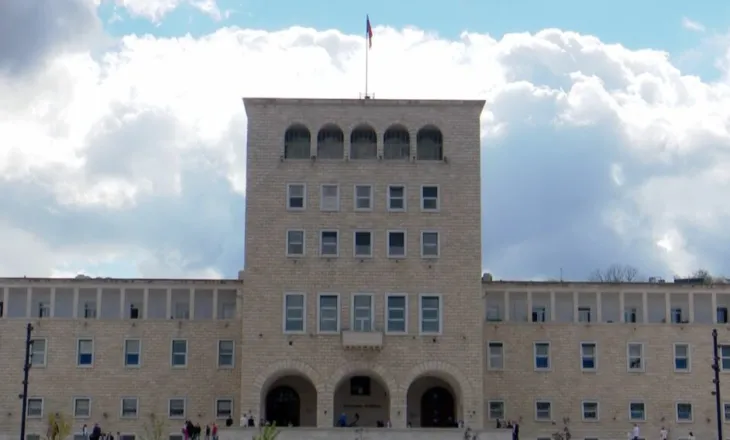 21 mijë maturantë garojnë në universitete, Xhelaj: 77% janë nxënës që mbaruan këtë vit