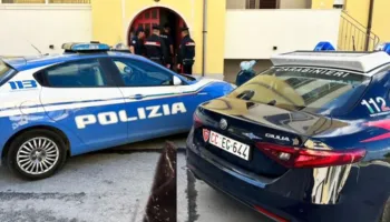 26-vjeçari plagos motrën me thikë, vetë hidhet nga ballkoni dhe vdes në vend