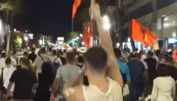 4 orë protestë/ Mbyllet tubimi kundër klasës politike: Nesër më shumë!