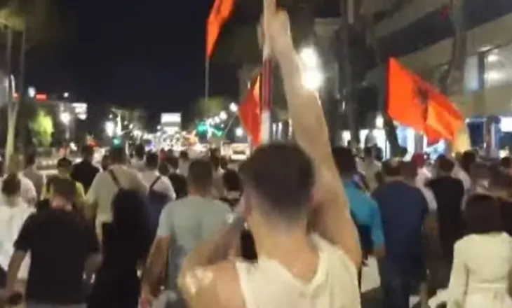 4 orë protestë/ Mbyllet tubimi kundër klasës politike: Nesër më shumë!