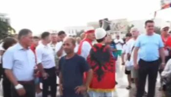 63 ditë tubime masive antiqeveritare/ Diaspora zbret sërish në sheshin “Skënderbej”, kërkohet dorëheqja e Ramës