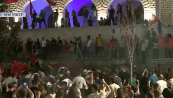 66 ditë revoltë e qëndresë, protestuesit mbyllin protestën! Mesazh nga sheshi “Nënë Tereza”: Edi Rama jepe dorëheqjen