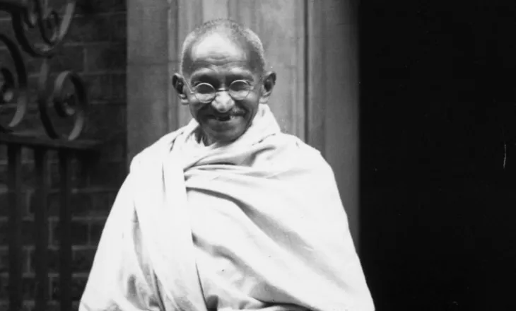 688 shkrime të Mahatma Gandit shiten për 1.7 milionë dollarë