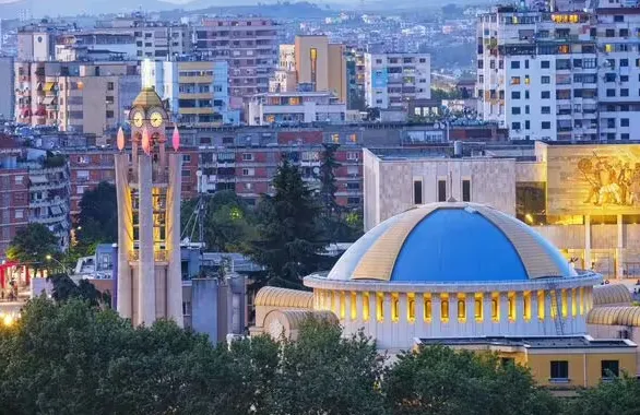 710 euro qira, 760 euro pagë: Tirana e dyta në Europë për barrën e strehimit