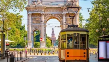 75 euro gjobë për këmbësorët që përdorin telefonin kur kalojnë rrugën, Italia ashpërson Kodin Rrugor