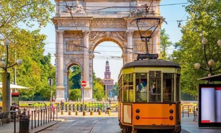 75 euro gjobë për këmbësorët që përdorin telefonin kur kalojnë rrugën, Italia ashpërson Kodin Rrugor