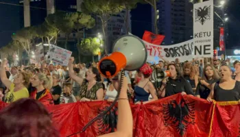 87 ditë revolucion! Shqiptarët nuk tërhiqen deri në dorëheqjen e kryeministrit Rama: Shqipëria është e jona!