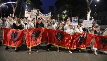 91 ditë protestë, qytetarët nuk dorëzohen: Në shesh deri në dorëheqjen e Ramës