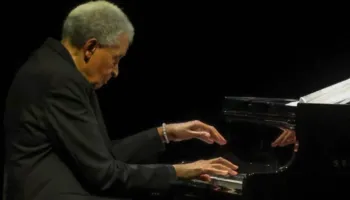 Abdullah Ibrahim, Pianisti minimalist që e ktheu muzikën në zë të rezistencës