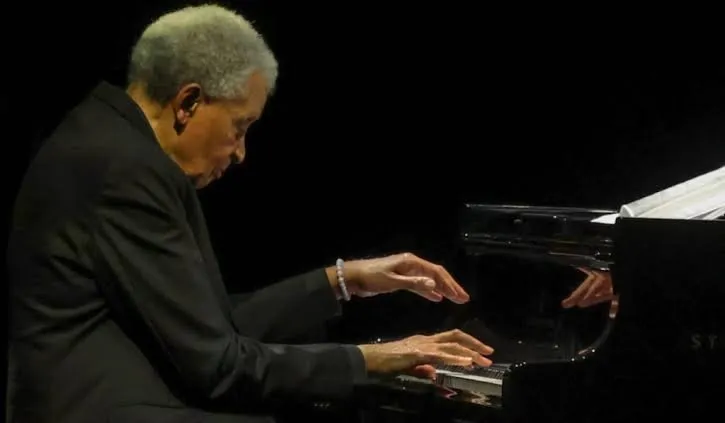 Abdullah Ibrahim, Pianisti minimalist që e ktheu muzikën në zë të rezistencës