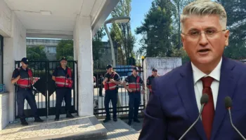 Agron Gjekmarkaj: Çfarë ndodh me demokracinë kur pushteti përpiqet t’i mbyllë gojën medias?