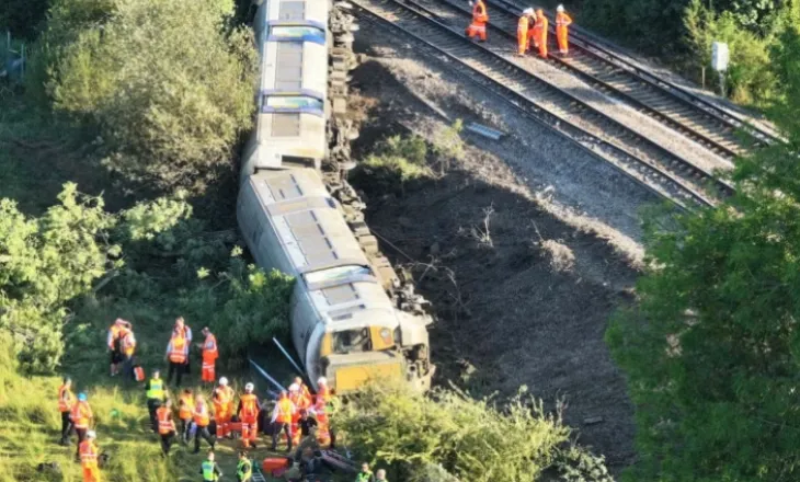 Aksident i rëndë hekurudhor, treni me 150 pasagjerë del nga shinat (VIDEO)