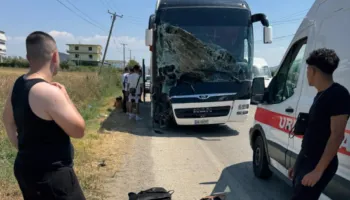 Aksident i rëndë në aksin Elbasan-Peqin, traileri përplaset me autobusin, një e plagosur