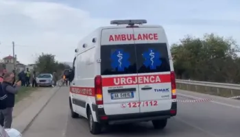 Aksident i rëndë në Divjakë, humb jetën 82-vjeçari, humbi kontrollin e mjetit dhe doli nga rruga!