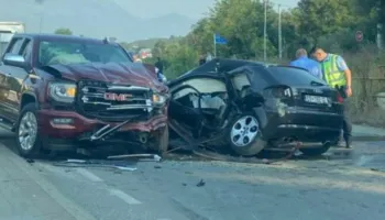 Aksident i rëndë në rrugën Pejë-Prishtinë, humb jetën një person dhe plagosen 3 të tjerë