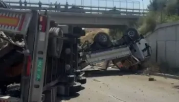 Aksident i rëndë në Unazën e Madhe/ Përplasen automjeti dhe fadroma, një person i plagosur