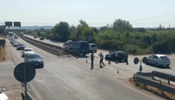 Aksident i rëndë te “Pushimi i Shoferit”/ Automjeti përplaset me furgonin, disa të plagosur