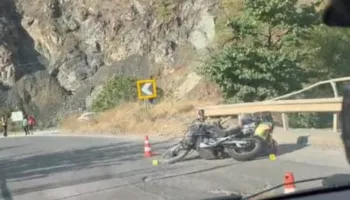 Aksident në aksin Elbasan-Librazhd, makina përplas motorin, një i plagosur