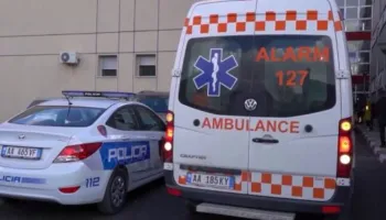 Aksident në aksin Fier-Patos/ Përplasen dy mjete, një i plagosur