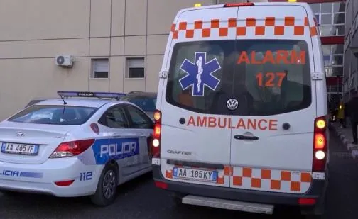 Aksident në aksin Fier-Patos/ Përplasen dy mjete, një i plagosur