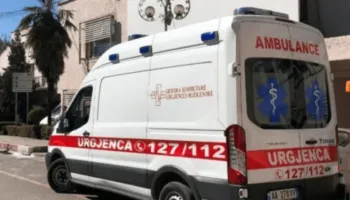 Aksident në aksin Peqin-Elbasan, përplasen dy automjete, një i plagosur