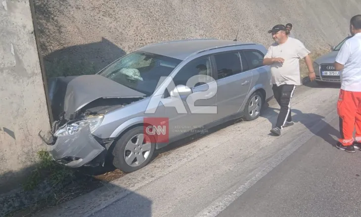 Aksident në aksin Tepelenë-Gjirokastër, makina përplaset me bordurën, gruaja transportohet në spital