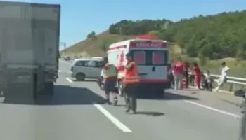 Aksident në autostradën “Ibrahim Rugova” pranë kufirit me Shqipërinë, 7 persona përfundojnë në spital