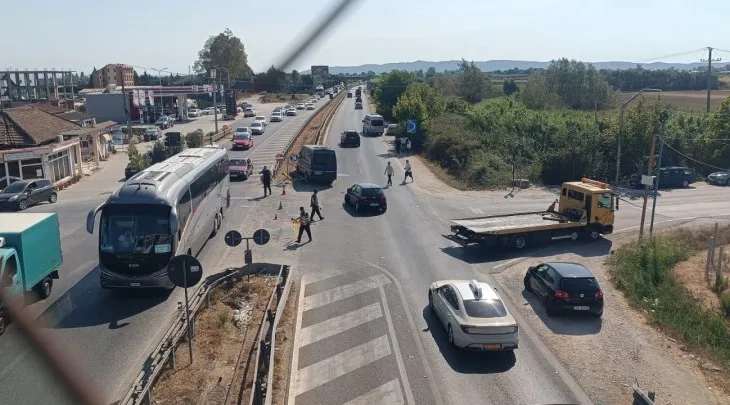 Aksident në autostradën Lushnjë-Fier, furgoni përplaset me barrierat, plagosen disa udhëtarë