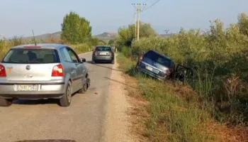 Aksident në Lushnjë-Berat, makina përmbyset në kanal, plagoset një pastor i huaj