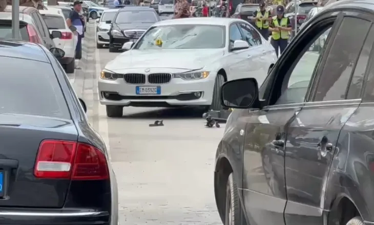 Aksident në Vlorë/ Automjeti përplas një monopatinë, plagoset rëndë drejtuesi i mjetit elektrik