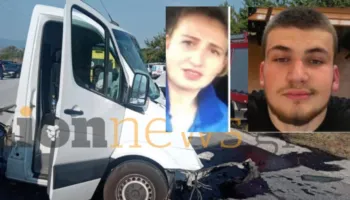 Aksident tragjik në Greqi/ Makina përplaset “kokë më kokë” me kamionin, humbin jetën nënë e bir nga Shqipëria (FOTO)
