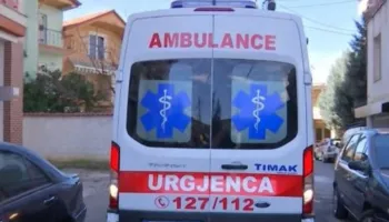 Aksident tragjik në Ksamil, 20-vjeçari humb jetën pas përplasjes me furgon