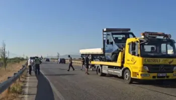 Aksidentohen tre makina në autostradën Levan-Tepelenë, një person i plagosur