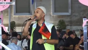 Aktivisti Arben Kola: Tradhtarët ndiqini me vezë e domate, mundësisht edhe me bajga lopësh