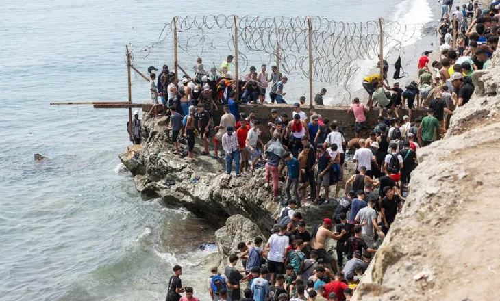 Akuzat: SHBA dhe Izraeli kanë ‘gisht’ në valën e emigrantëve marokenë drejt Spanjës!