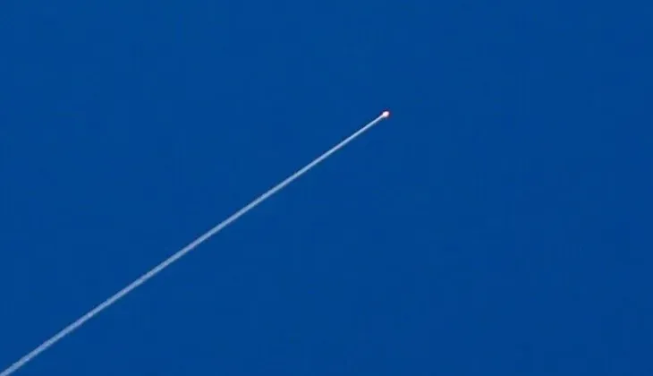 Alarm në Emirate! Aktivizohen sistemet e mbrojtjes ajrore pas kërcënimit raketor
