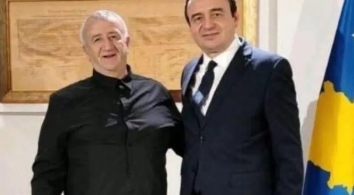 Albin Kurti në foto me të arrestuarin e dyshuar si agjent i shërbimit sekret të Serbisë, reagon Qeveria e Kosovës: Ishte takim…