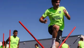 Alvarez rinis stërvitjen me Atletico, por ka vetëm 36 orë të vendosë për të ardhmen