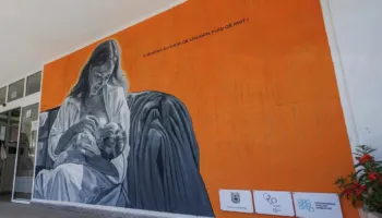 AMC zgjeron programin “Klasat për Nëna” dhe përurojnë mural për promovimin e gjidhënies në Fushë Kosovë