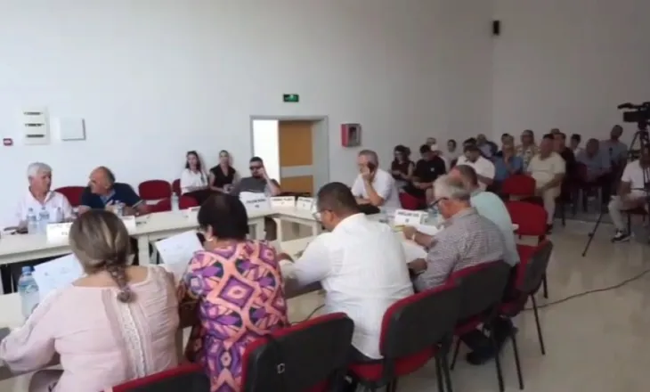 Anëtarët e Këshillit bashkiak të Dimalit votojnë kundër shkrirjes dhe bashkimit me Beratin