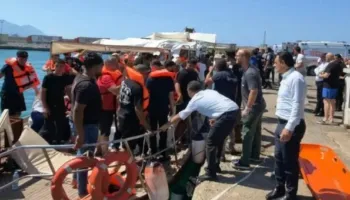 Anija me rreth 270 persona përmbytet në ujërat e Qipros