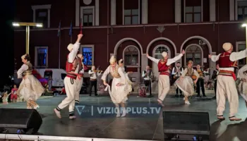 Ansambli koncert në Durrës, artistët tur veror në qytete të ndryshme të vendit