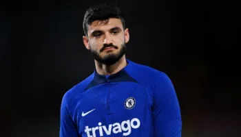 Armando Broja duke kërkuar një kontratë/ Skuadra londineze rikthen interesimin për sulmuesin kuqezi