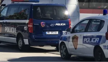 Arrestohen dy të rinj në Korçë, transportonin emigrantë kundrejt pagesës