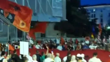 ‘Arrestoni Ramën dhe Ballukun’, diaspora mbush Bulevardin: Dorëheqja e kryeministrit e pashmangshme