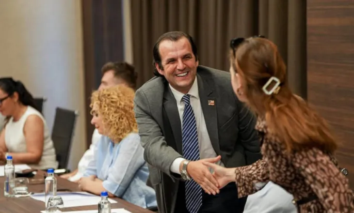 Arrihet marrëveshja, Abdixhiku me deputetët e LDK qeveri me Albin Kurtin, zgjidhet ngërçi i presidentit