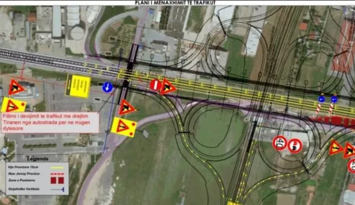 ARRSH bllokon qarkullimin në autostradën Tiranë-Durrës në kulmin e sezonit veror