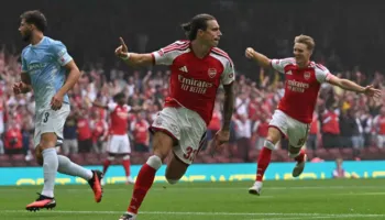 Arsenal shkatërron City-n dhe e nis sezonin me trofe (Video)