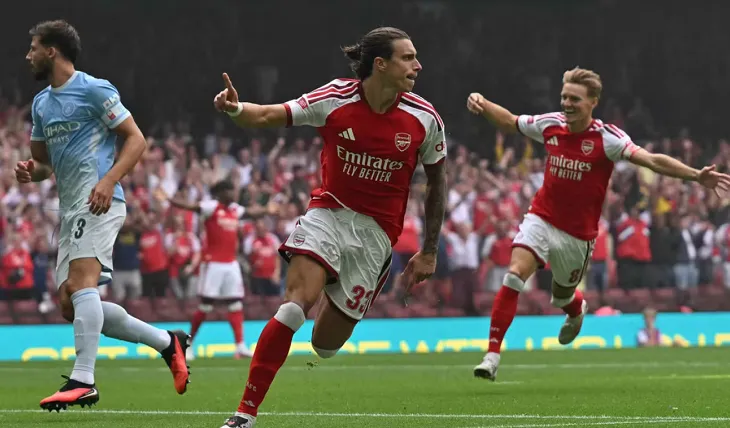 Arsenal shkatërron City-n dhe e nis sezonin me trofe (Video)